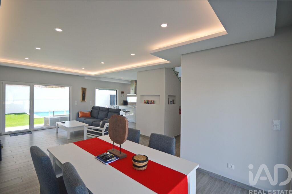 House in Fernao Ferro - Image 5