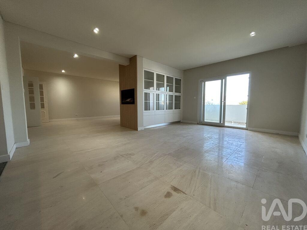 Apartment in Correeira - view 1