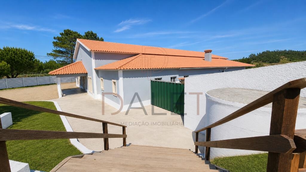Fachada Lateral com reservatório de agua