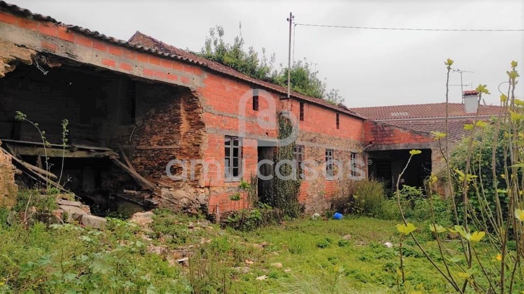 House in Ruin for Restoration | Canelas