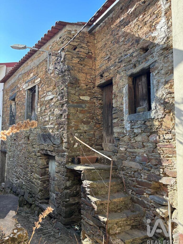 House in Alvito da Beira - view 1