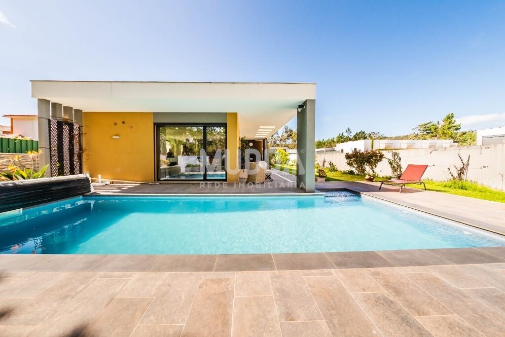 Moradia T3 Premium com Piscina, Jacuzzi e Design Contemporâneo na Foz do Arelho