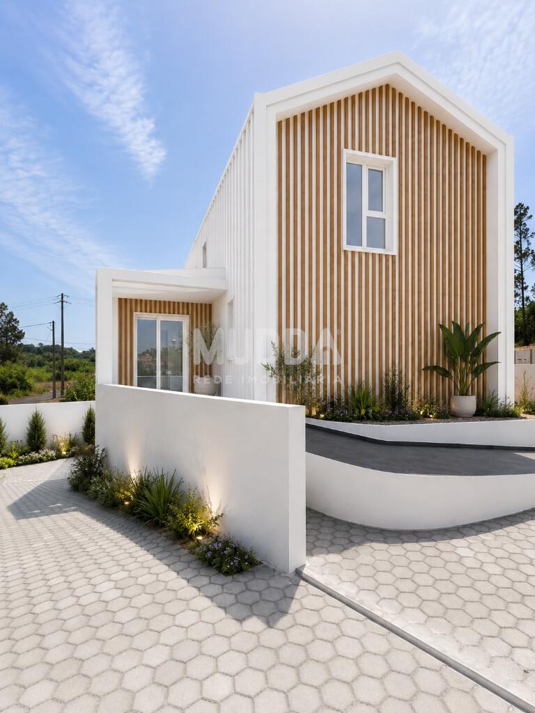 Moradia T4 de Luxo com Piscina e Garagem junto às Praias do Oeste |Bairro Sra. da Luz
