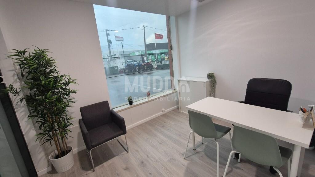 Trespasse clínica médica em Torres Vedras com estacionamento privativo