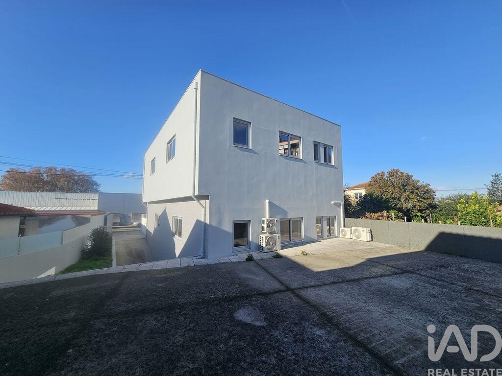 Apartment in Oliveira do Douro - Image 5