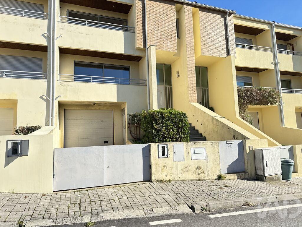 House in Lage - view 1