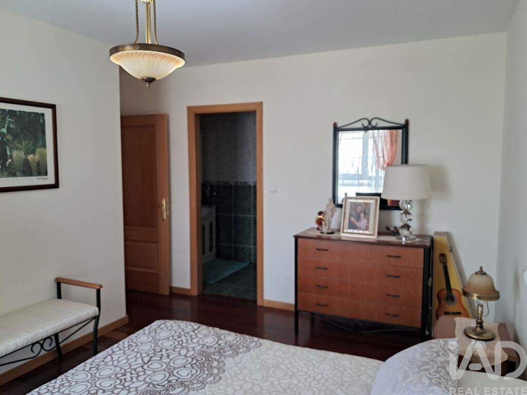 Apartment in Cortes - Image 2