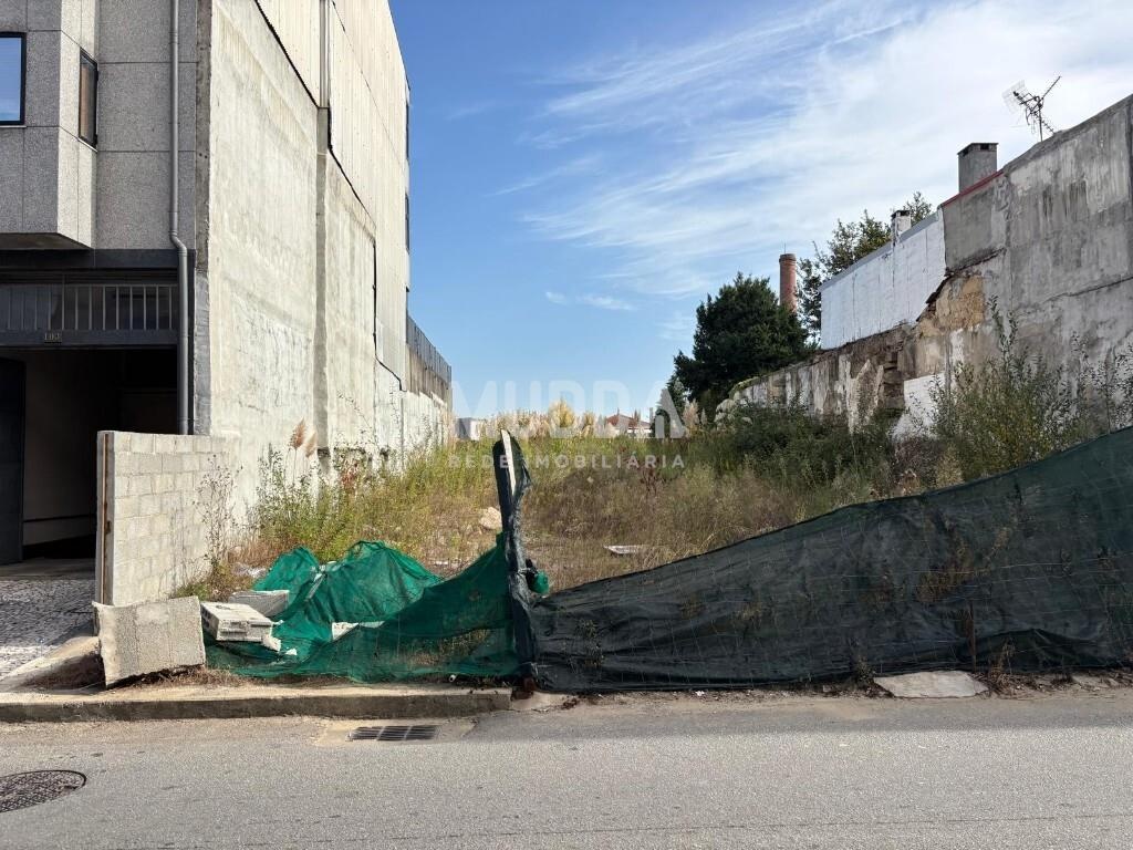 Land for sale in Vila Nova de Gaia, Portugal — €290,000