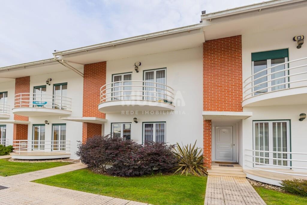 Moradia T3 em condomínio fechado com piscina – Cacia, Aveiro