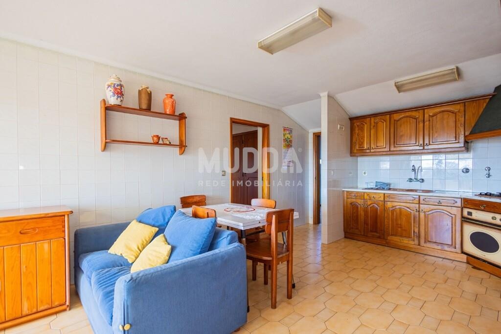 Apartamento T2 em Ovar com Varanda e Arrumos