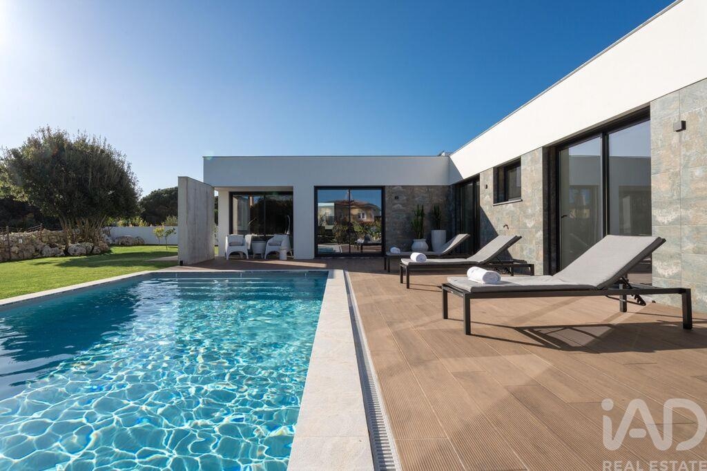 House in Reguengo Grande - Image 3