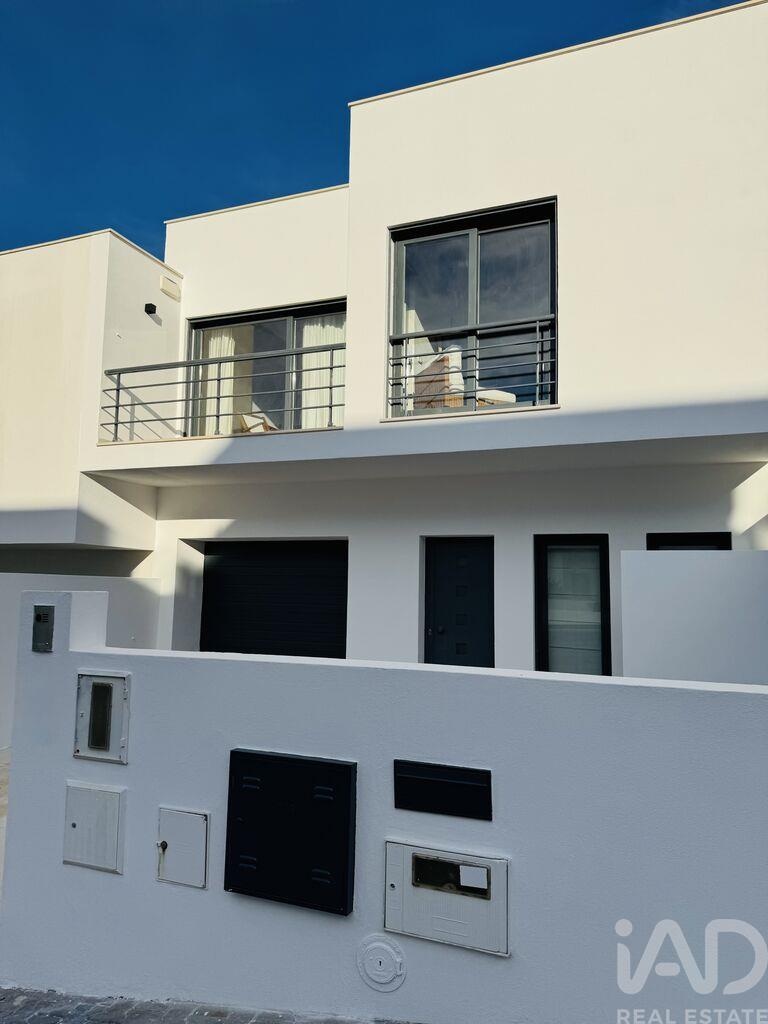 House in Lourinha - Image 3