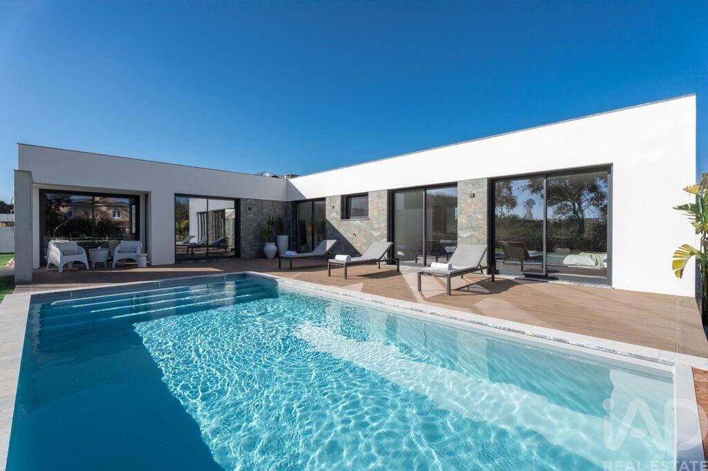 House in Reguengo Grande - Image 2