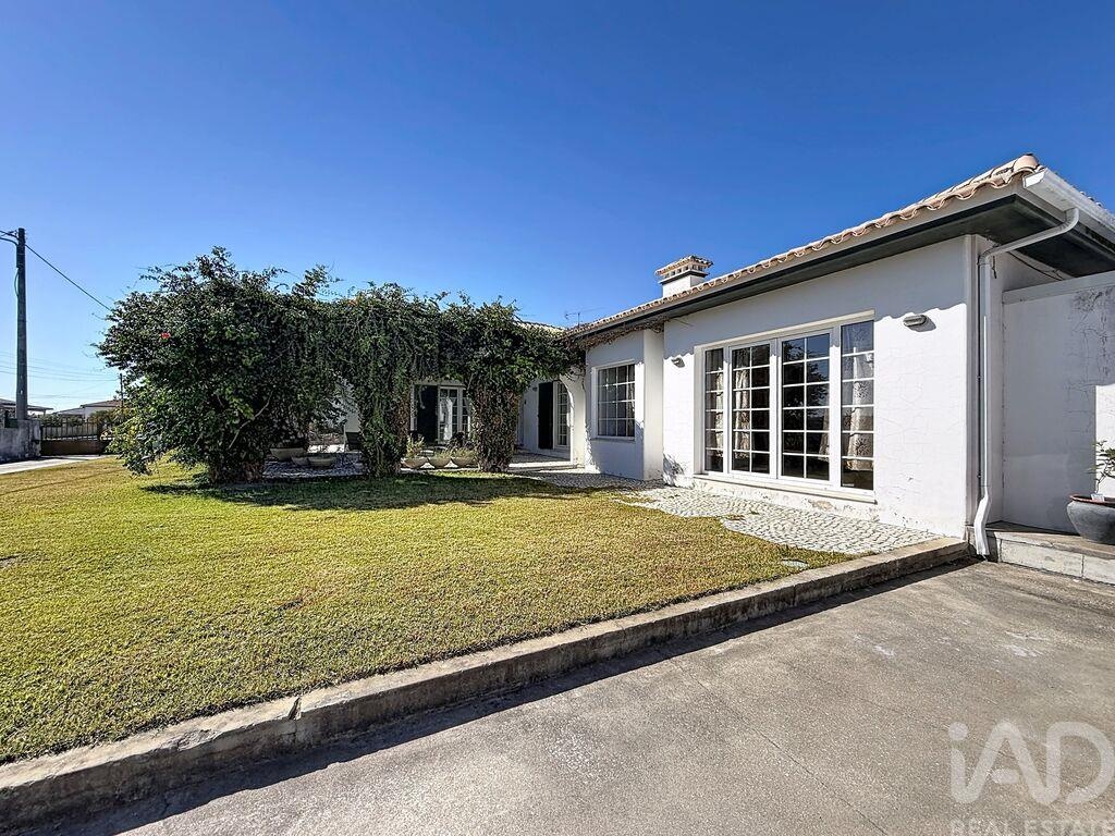 House in Marinha Grande - view 1