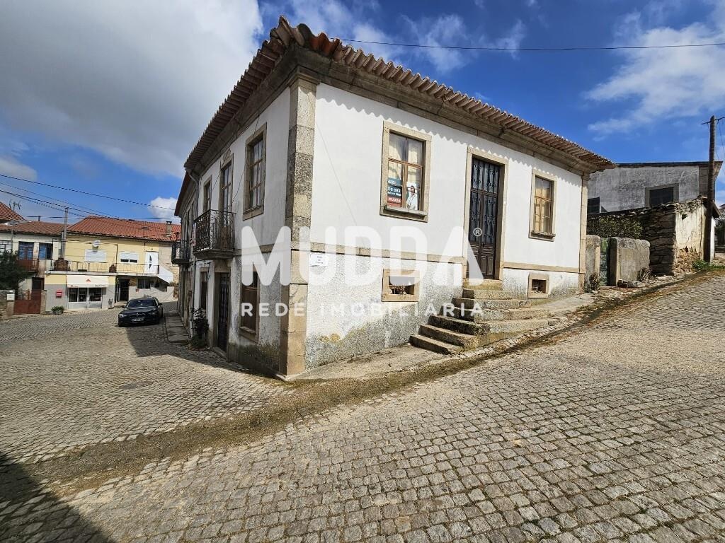 Moradia T3, p/ recuperar, Cinco Vilas-Figueira de Castelo Rodrigo