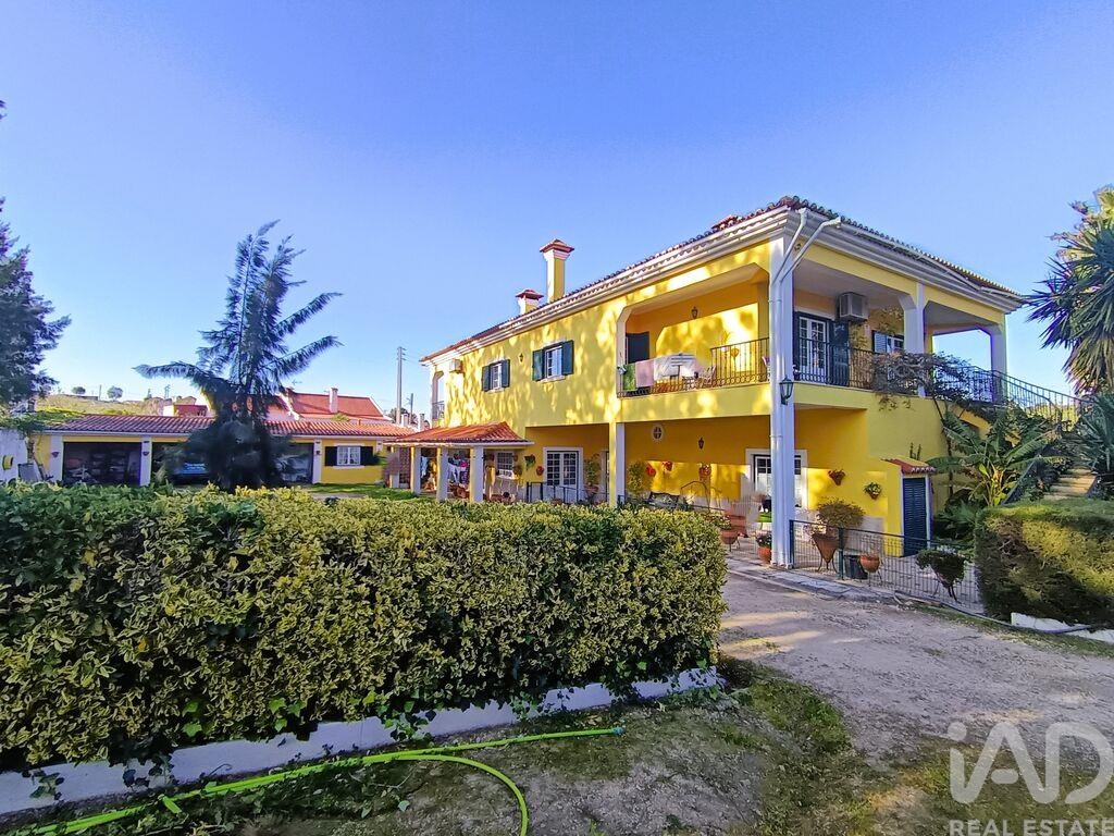 House in Castanheira do Ribatejo - view 1