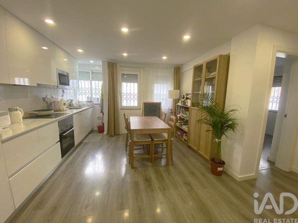 Apartment in Olivais - Image 2