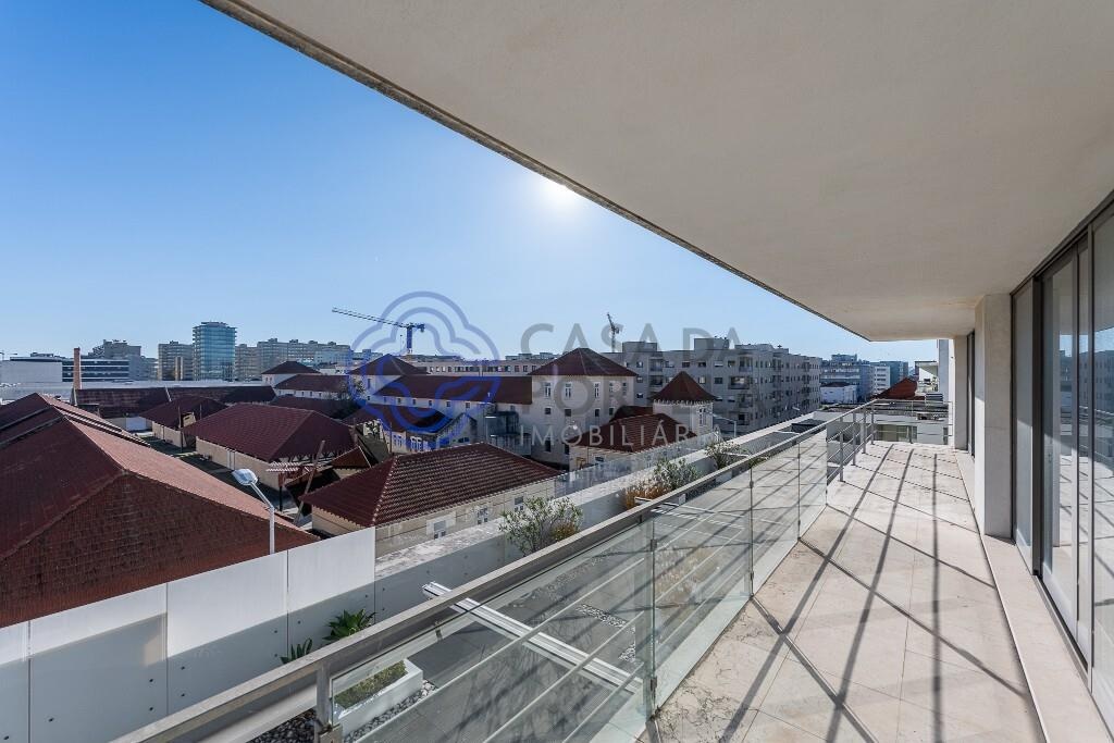 T4+1 Duplex em Matosinhos Sul