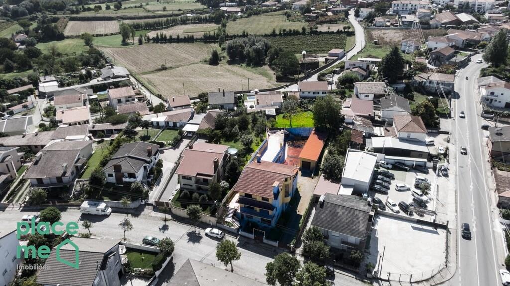 Moradia Individual com mais de 900m2 em Palmeira, Braga