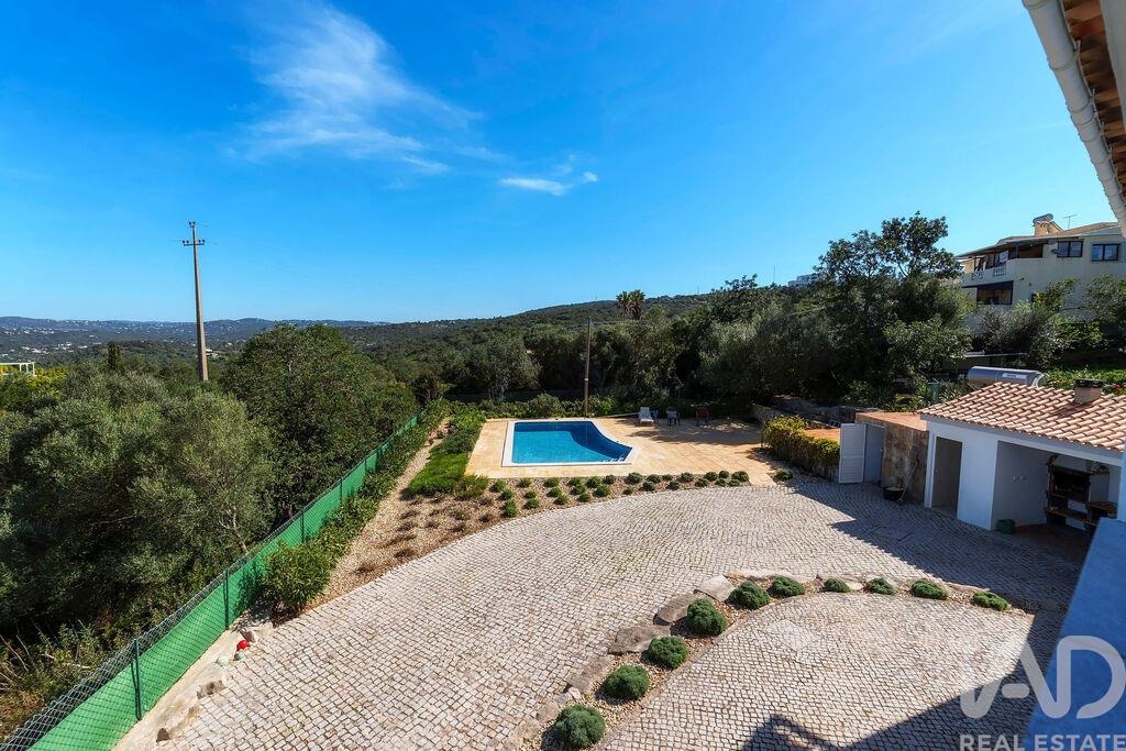 House in Santa Barbara de Nexe - Image 5