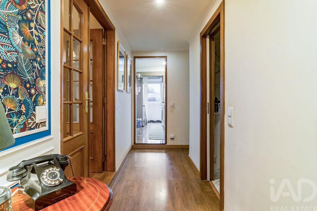 Apartment in Almada - Image 4