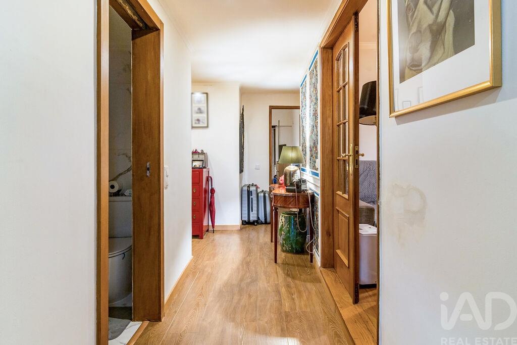 Apartment in Almada - Image 3