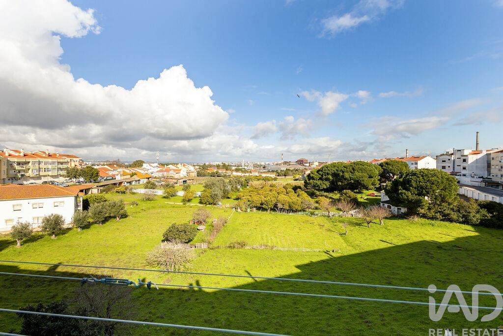 Apartment in Seixal - Image 4