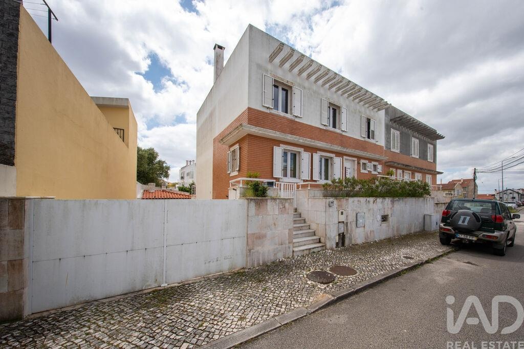 House in Casal de Cambra - view 1