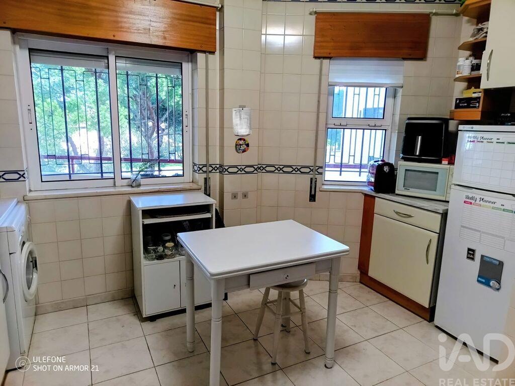 Apartment in Quarteira - Image 5