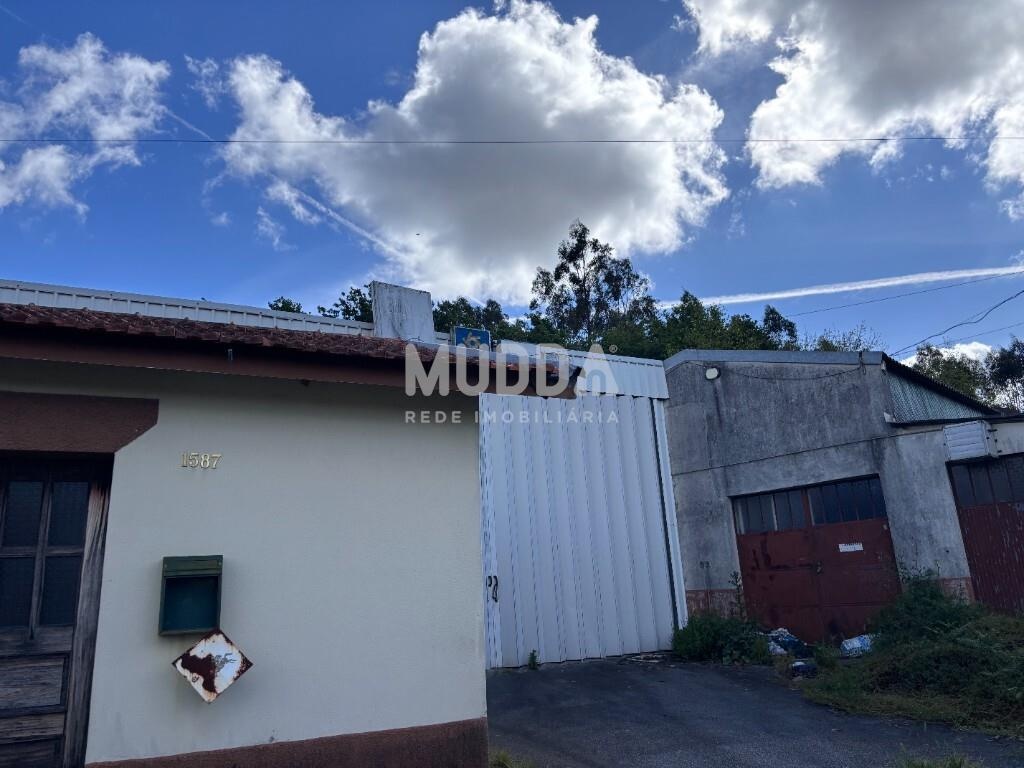 Casa para Restauro + Armazem + Terreno de 1.819 m²