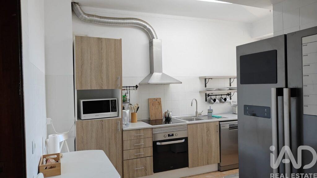 Apartment in Sao Joao da Talha - Image 3