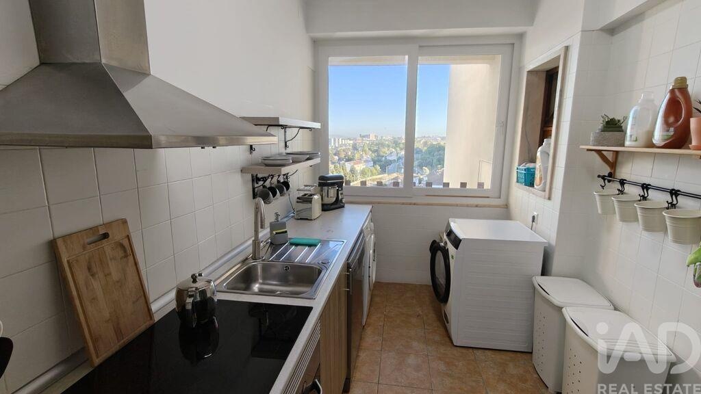 Apartment in Sao Joao da Talha - Image 4
