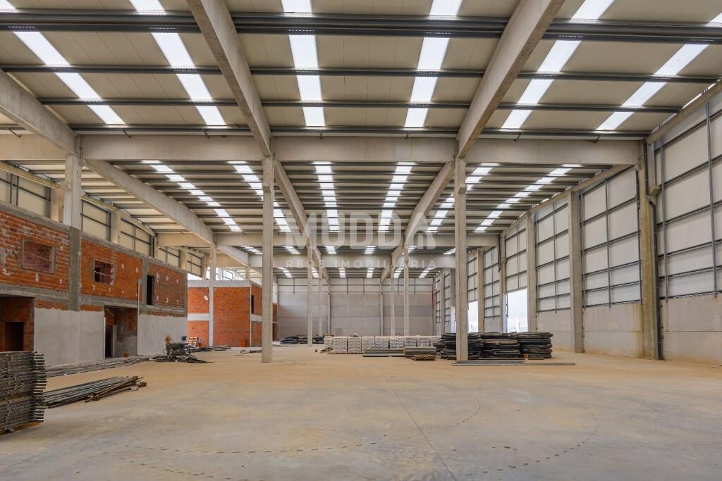 Armazéns novos para arrendamento na ZI da Farrapa - Arouca