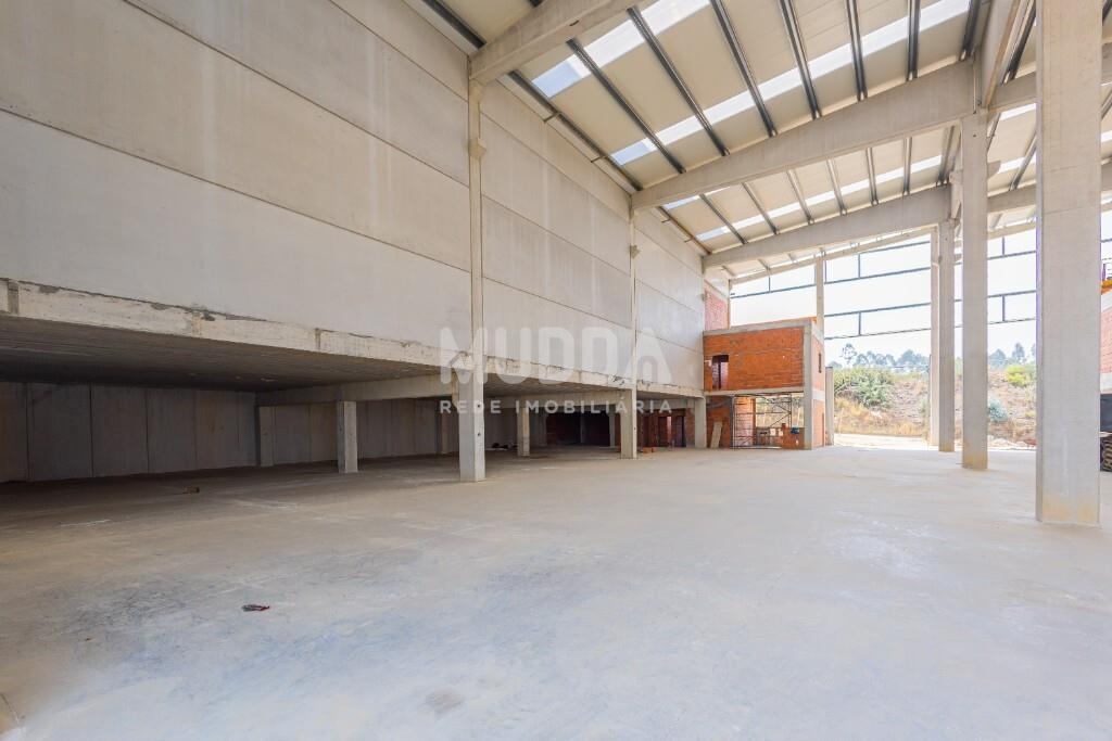 Armazéns novos para arrendamento na ZI da Farrapa - Arouca