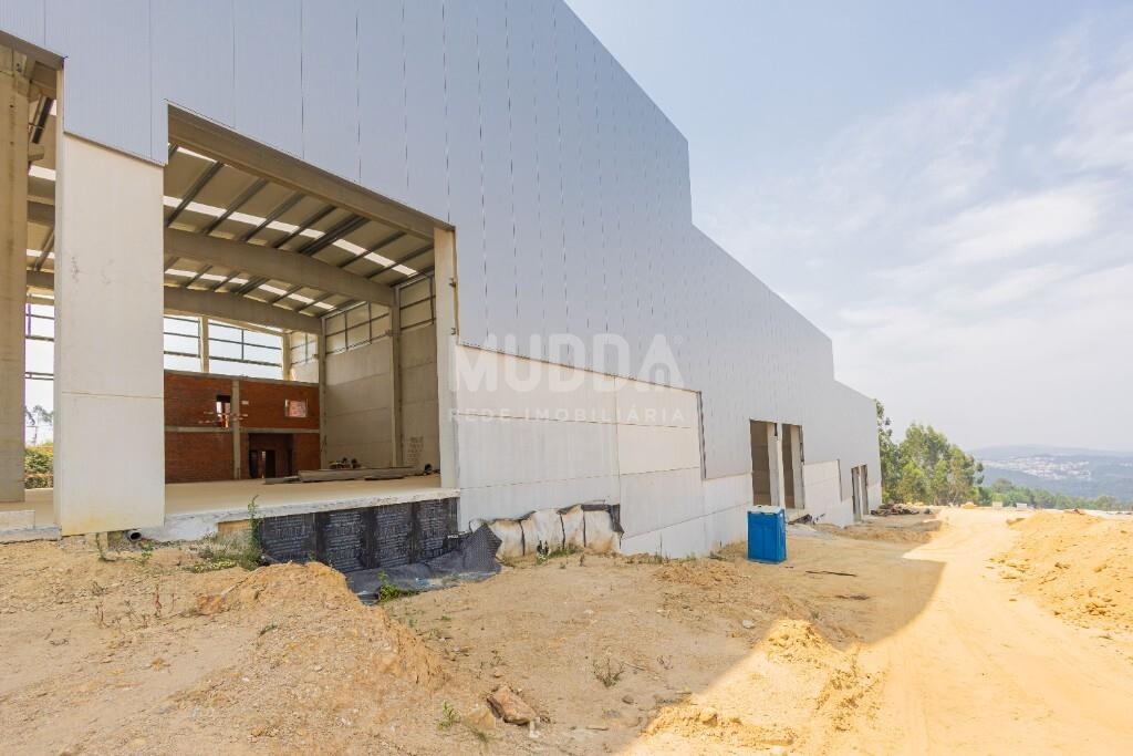 Armazéns novos para arrendamento na ZI da Farrapa - Arouca
