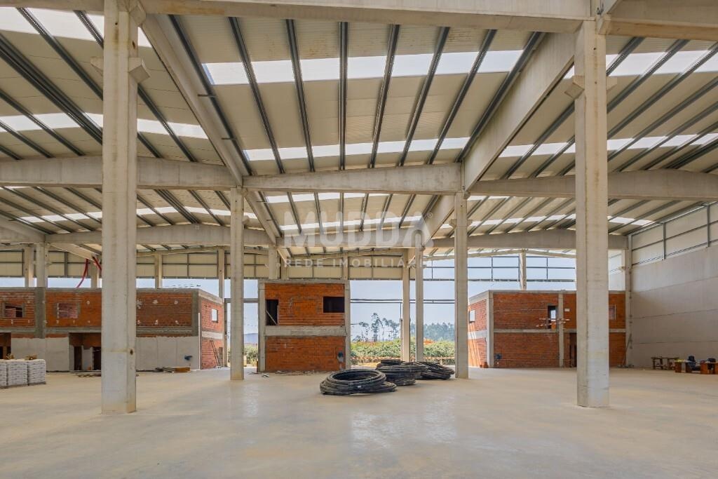 Armazéns novos para arrendamento na ZI da Farrapa - Arouca