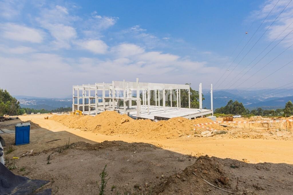 Armazéns novos para arrendamento na ZI da Farrapa - Arouca