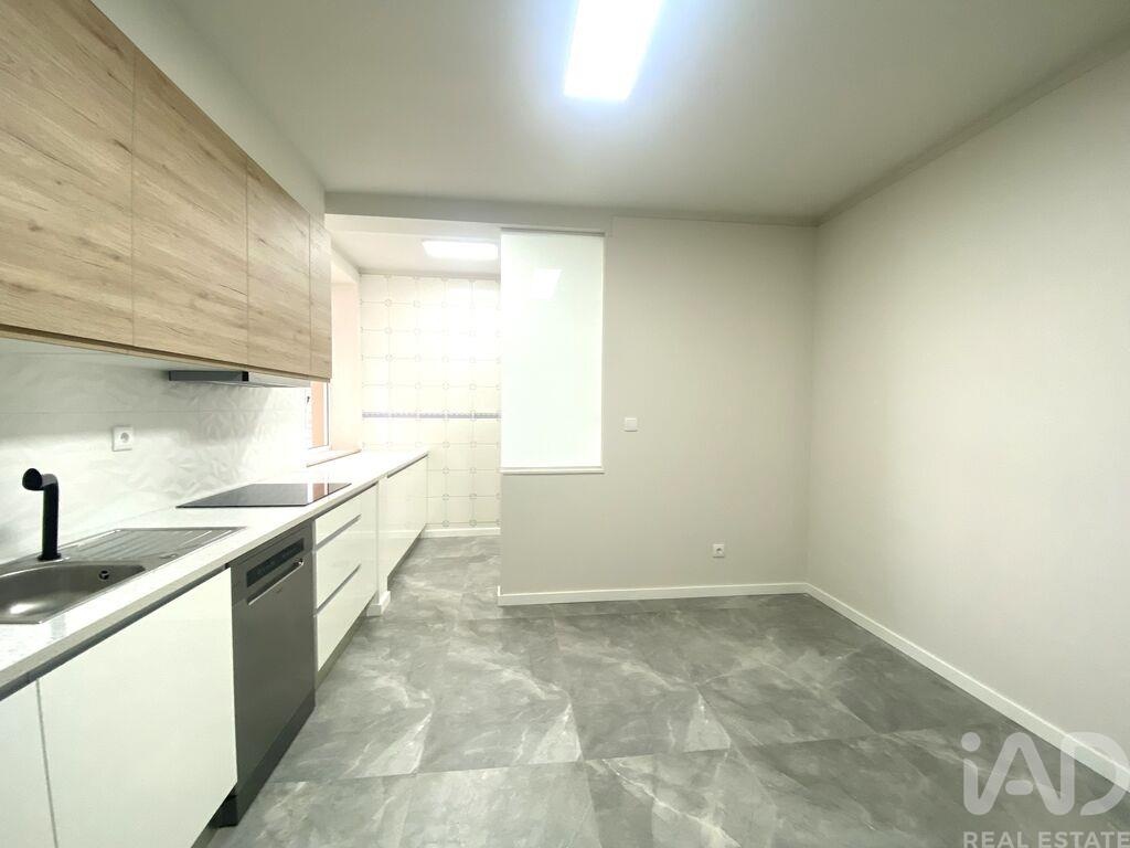 Apartment in Rio Tinto - Image 5