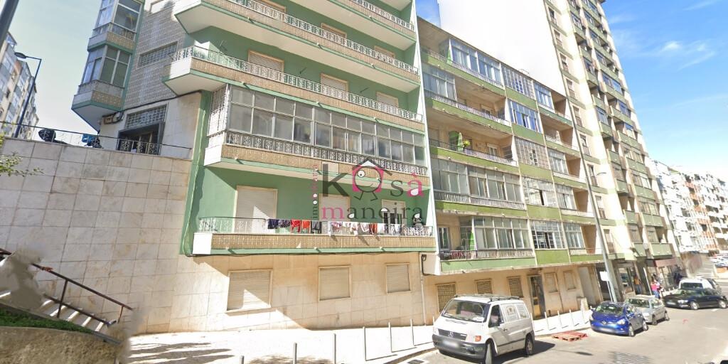 Apartamento T3 Duplex Remodelado; Em Cacém - Alguava.