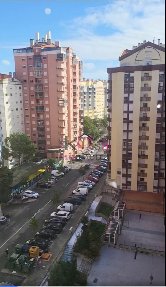 Apartamento T2 com melhoramentos em Tapada das Mercês!