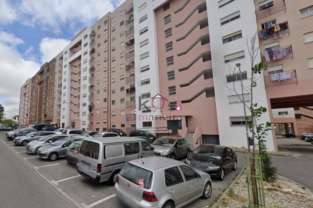 Apartamento T3 a venda, em: Rua de Monte Carlo, Casal de Cambra, Sintra