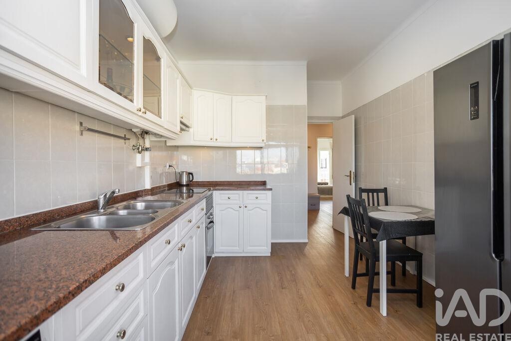 Apartment in Barreiro - Image 3