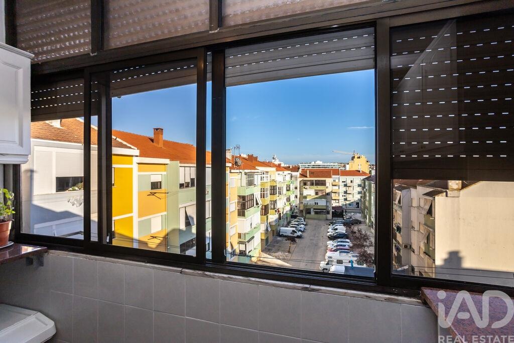 Apartment in Barreiro - Image 5