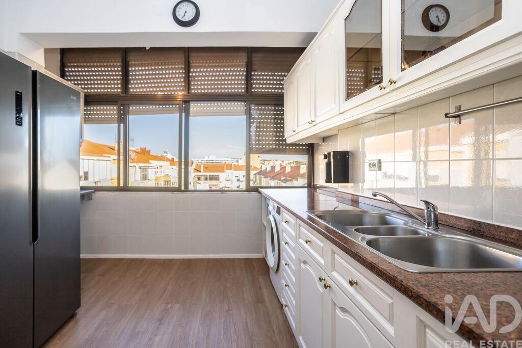 Apartment in Barreiro - Image 2