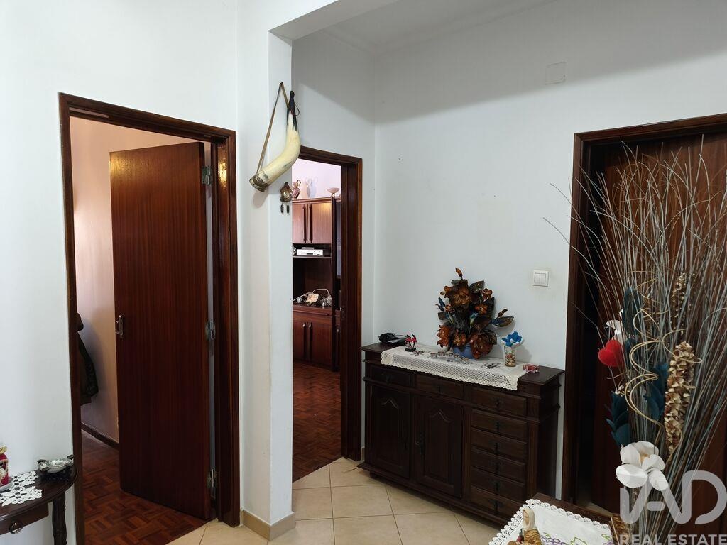 Apartment in Barreiro - Image 5