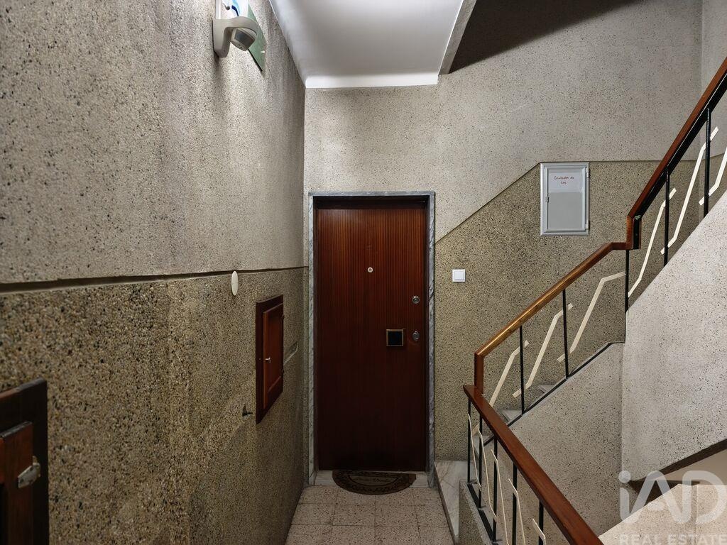 Apartment in Barreiro - Image 4
