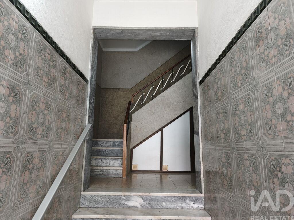 Apartment in Barreiro - Image 3