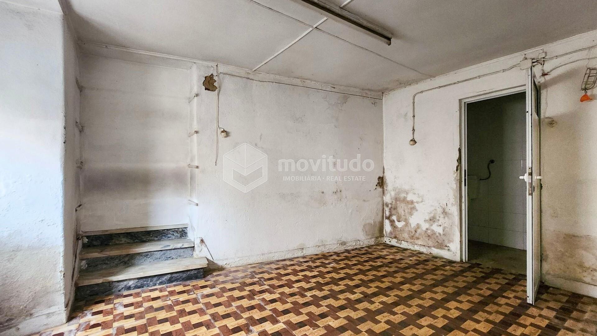 Eventual Acesso Escada do RC ao Piso 1 Prédio Alverca