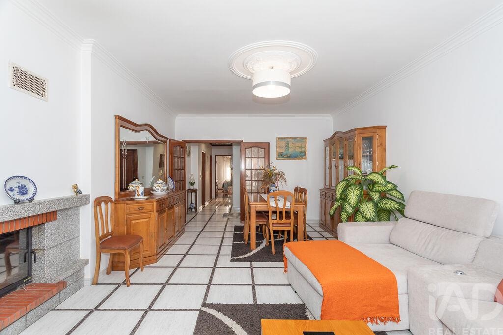 Apartment in Algueirao - Image 5