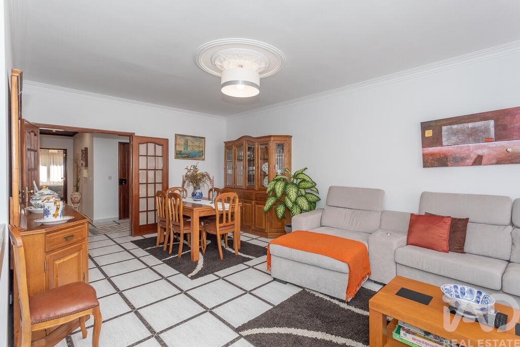 Apartment in Algueirao - Image 3